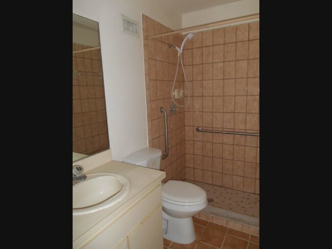 Building Photo - 546 Cypress St
