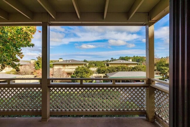 Foto del edificio - 230 Pheasant Ridge Rd