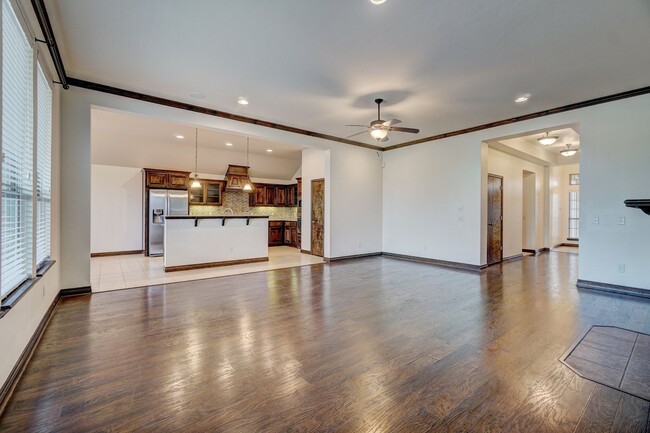 Building Photo - Stunning 4-Bedroom Home with Fireplace, Is...