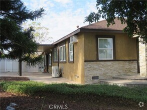 Building Photo - 924 Wyval Ave