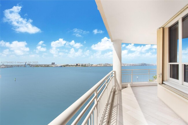 Foto del edificio - 888 Brickell Key Dr