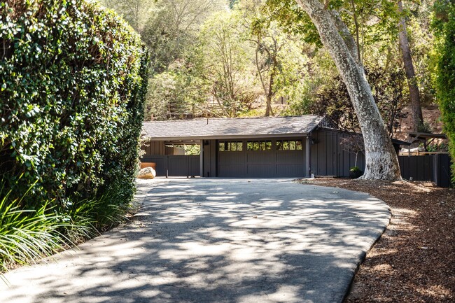 Building Photo - 1755 Old Ranch Rd