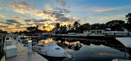 Building Photo - 2000 NE 135th St