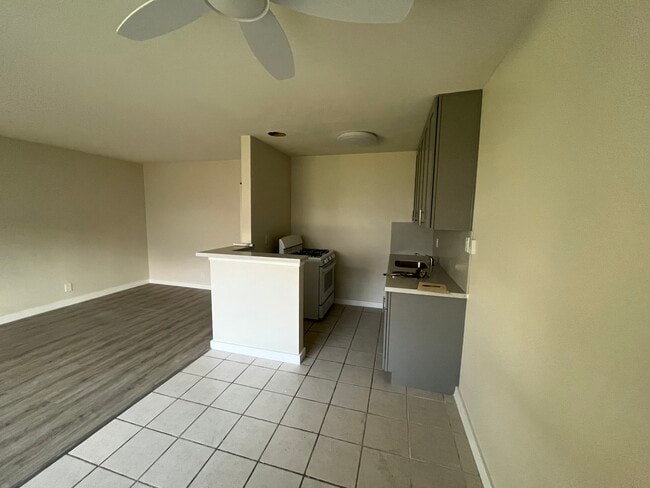 Building Photo - 207 S Lillie Ave