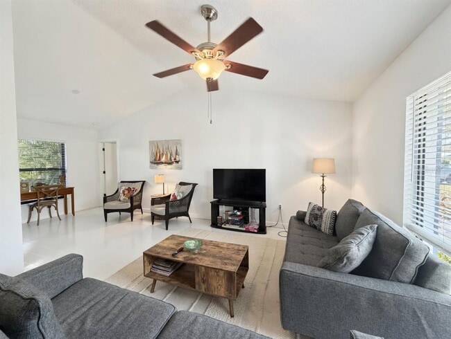 Building Photo - 8425 Cypress Lake Cir