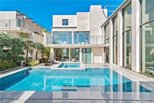 Building Photo - 992 Ocean Front