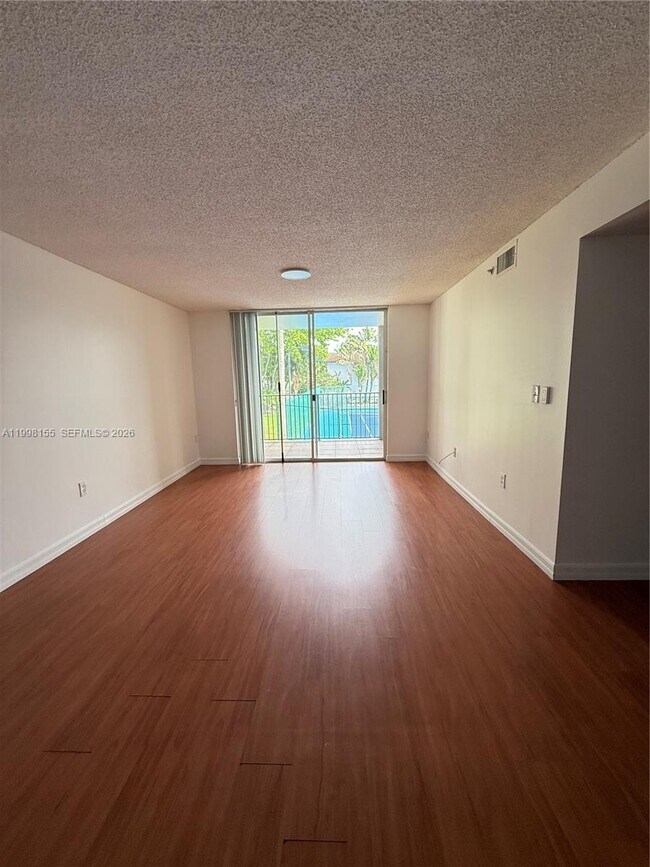 Foto del edificio - 4560 NW 107th Ave