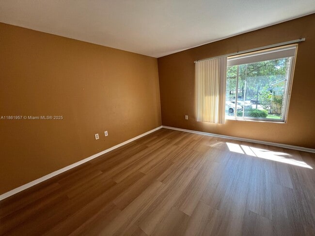 Foto del edificio - 2350 NW 33rd St