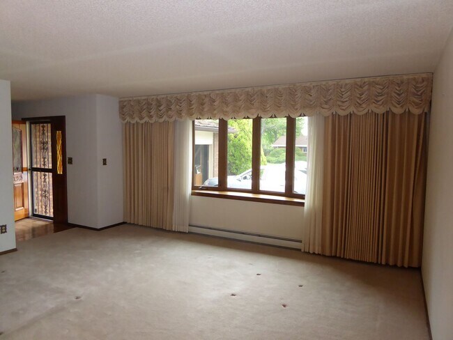 Foto del edificio - 7573 Lee Dr