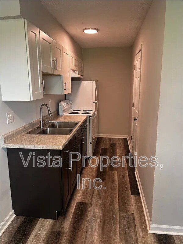 Foto del edificio - 388 Elmwood Dr