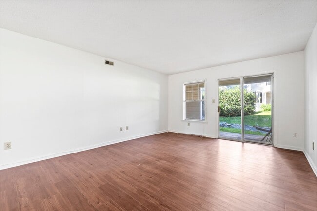 Foto del edificio - Ground Floor 2bed, 2bath Condo in Kensingt...