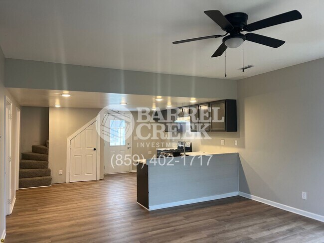 Foto del edificio - 2-Bed 1-Bath House + Large Storage Garage