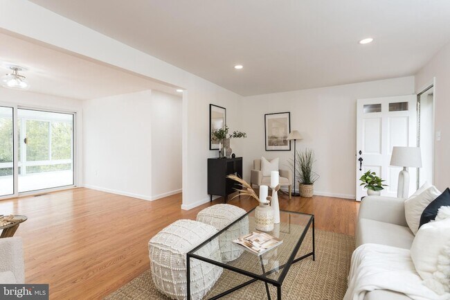 Foto del edificio - 16742 Ridge Rd