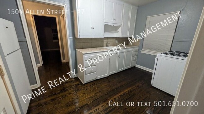 Building Photo - 1504 Allen St