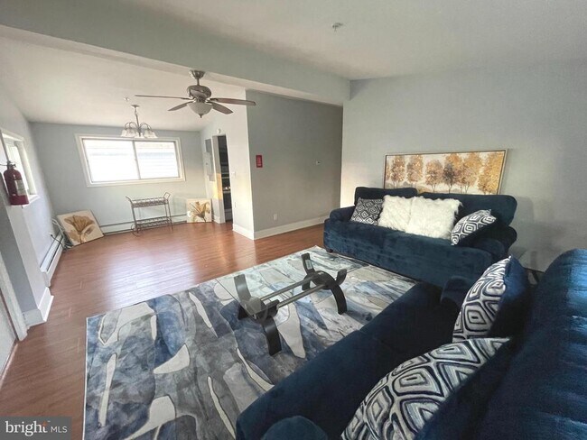 Foto del edificio - 1229 Crawford Dr