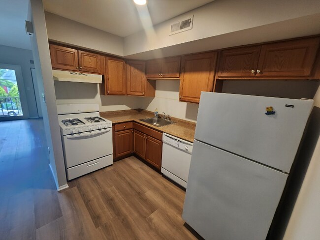 Foto del edificio - 7758 Rockwell Ave