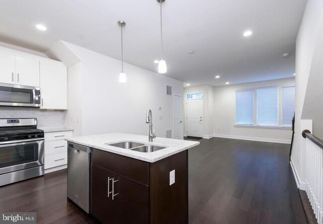 Foto del edificio - 103 Lakeview Ct