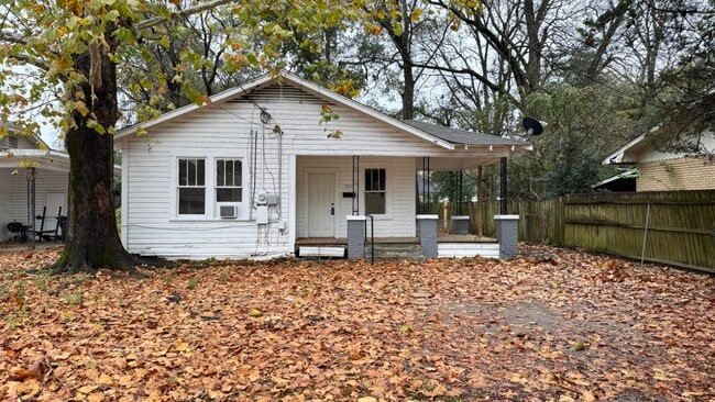 Building Photo - 701 Montgomery Ave