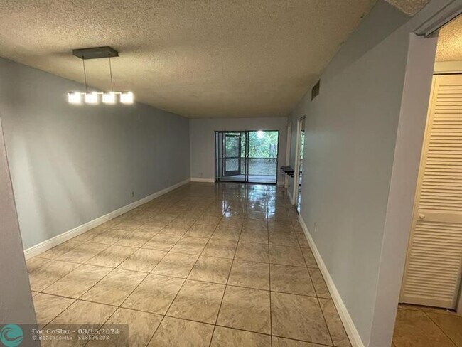 Foto del edificio - 3410 Foxcroft Rd