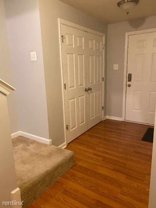 Building Photo - 3 br, 4 bath Townhome - 214 Monticello Sq
