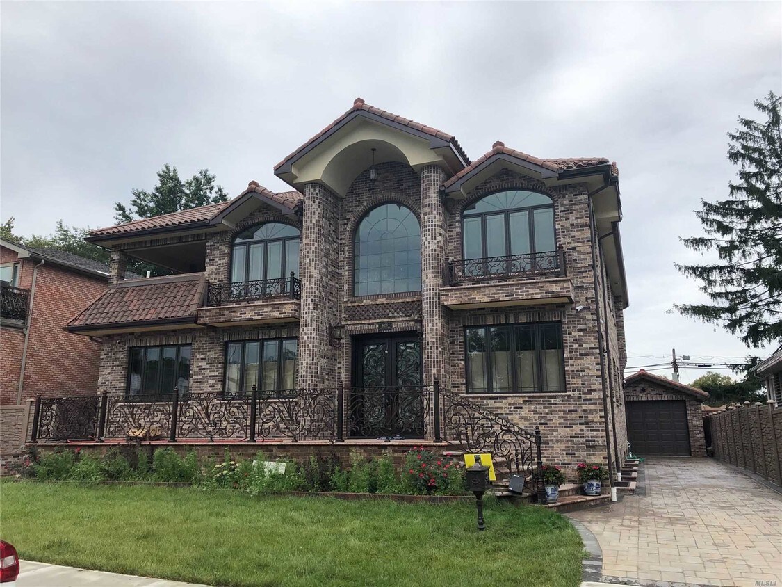 Primary Photo - 64-38 Cloverdale Blvd