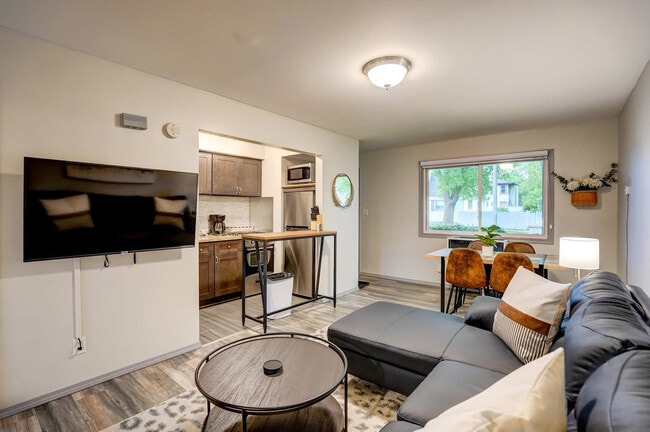 Building Photo - 407 S 94th Pl