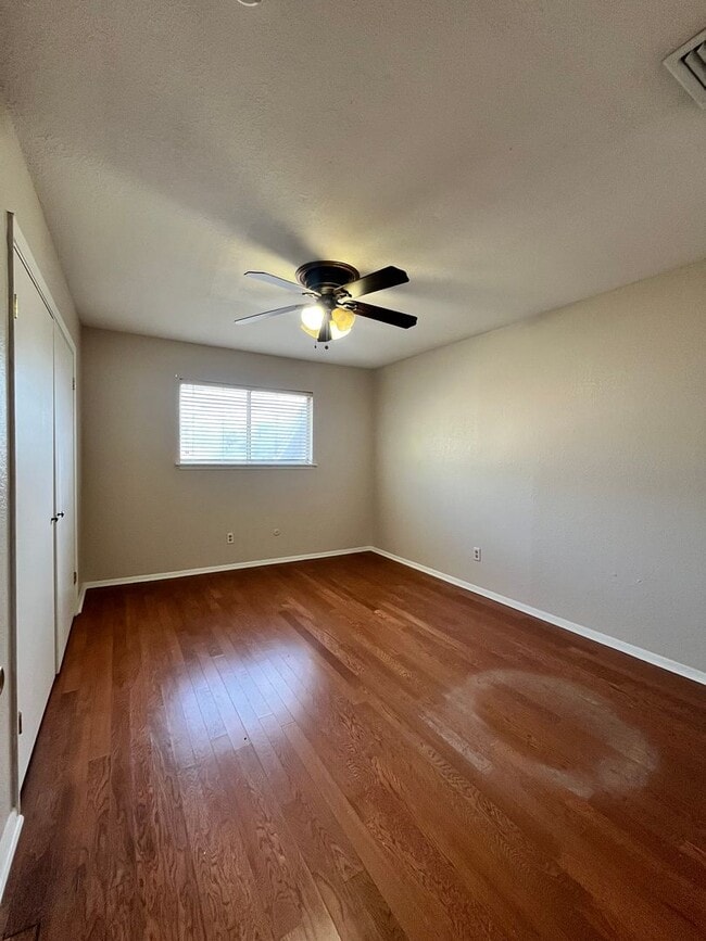 Building Photo - 4/3-Royalton Subdivision / Country Club Estates area