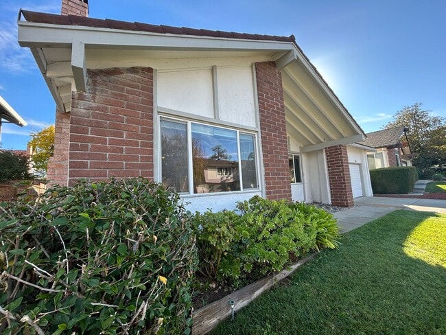 Building Photo - Sought after Concord Crossings Community 4...