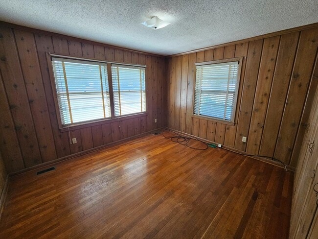 Building Photo - 1507 Brennen Rd