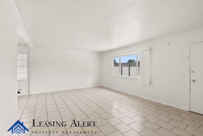 Building Photo - 214 E Ave J-12