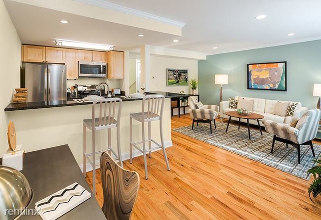 Building Photo - 2 br, 1.5 bath Townhome - 60 Thornton Rd T...