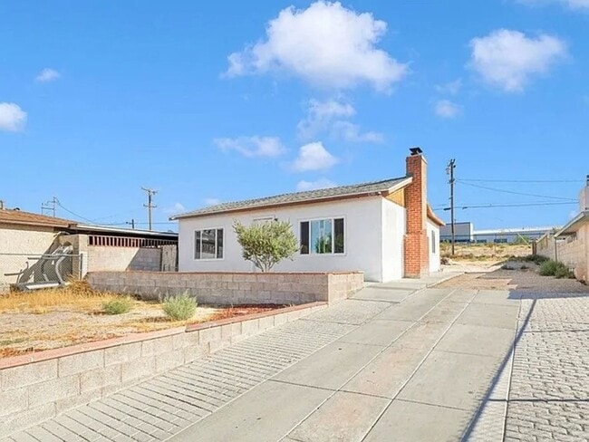 Building Photo - Remodeled charming 1 bedroom with 1 bonus ...