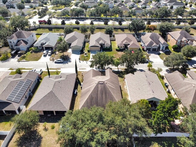 Building Photo - Move-In Ready Home with Open Layout and Op...