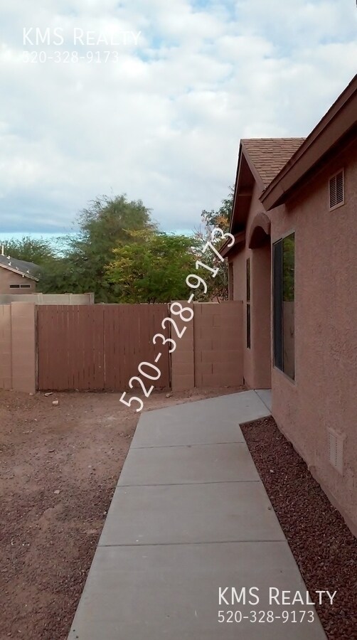 Building Photo - 4 bedroom 2 baths House - Owner/Agent