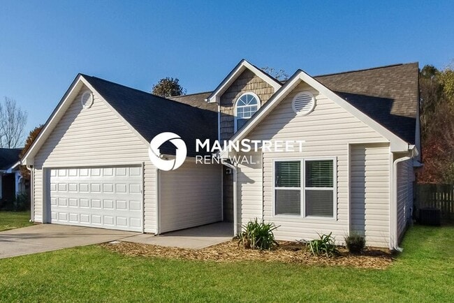 Building Photo - 3 Bedroom Pet-Friendly Home in MONROE, NC with Main Street Renewal