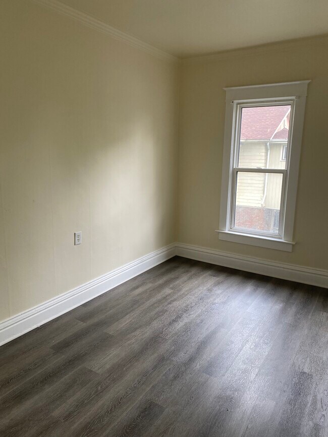 bedroom 2 - 256 N Center St