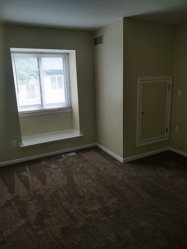 41139 S Woodbury Green Dr, Belleville, MI 48111 Townhouse for Rent in
