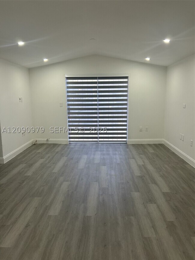Foto del edificio - 4725 NW 7th St
