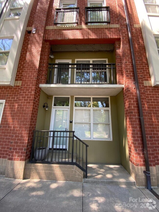 Building Photo - 1320 Fillmore Ave