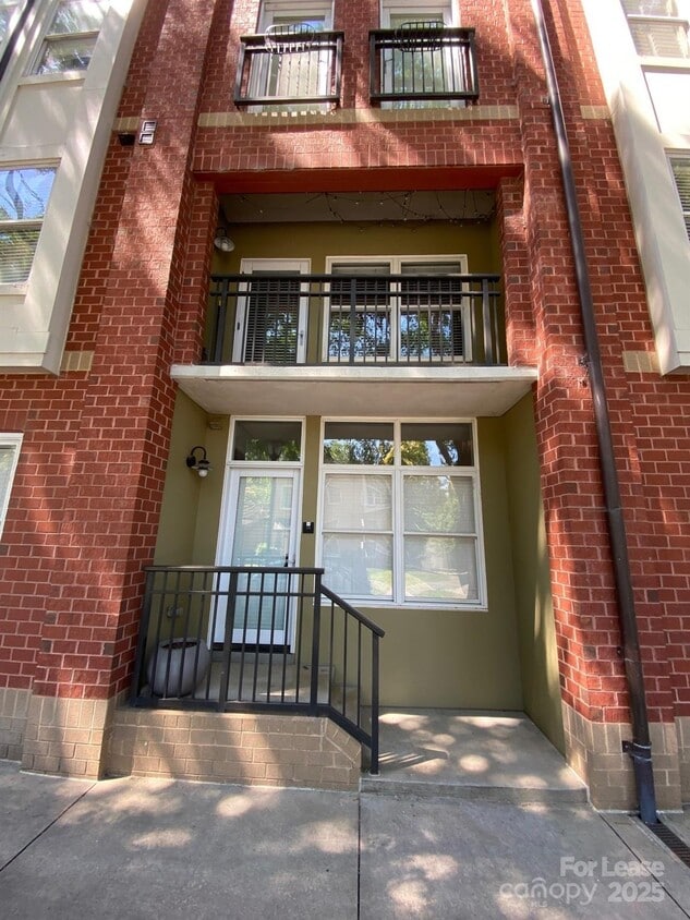 Primary Photo - 1320 Fillmore Ave