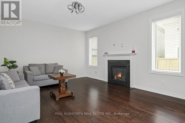 Building Photo - 54 Moonbeam St