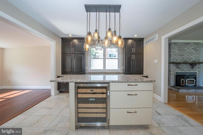 Foto del edificio - 131 Andover Dr