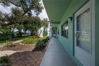 Building Photo - 3225 E Riverside Dr