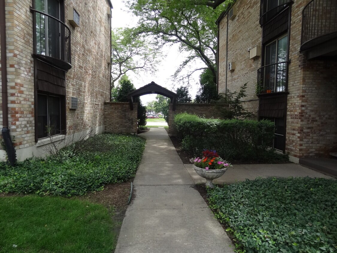 1950 Cherry Ln Unit 315, Northbrook, IL 60062 Condo for Rent in