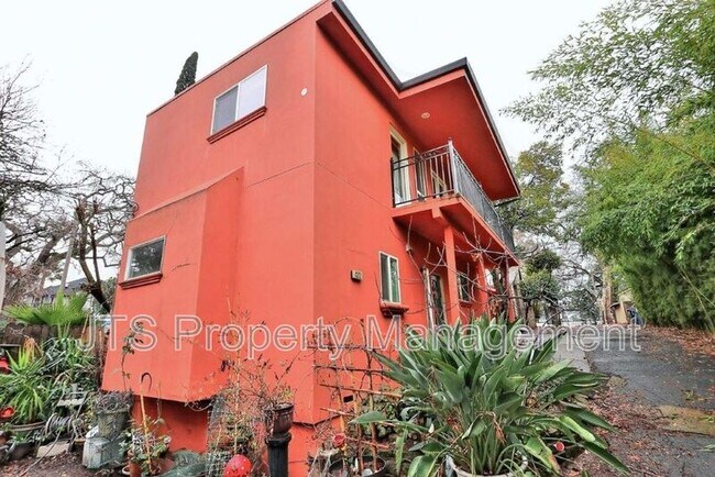 Foto del edificio - 4222 Crestline Ave