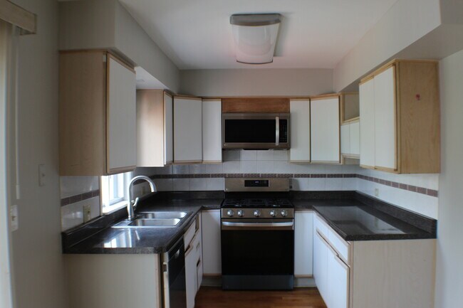 Building Photo - 744 Ebbtide Pt