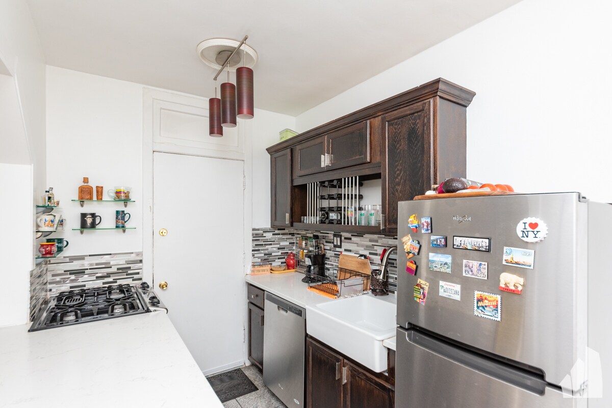 Primary Photo - 846 W Ainslie St