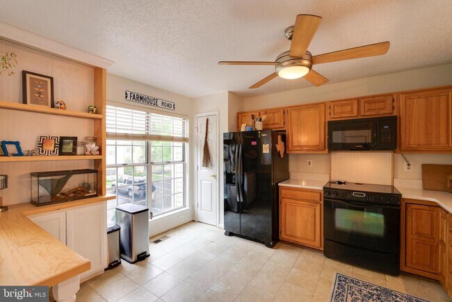 Building Photo - 2303 Massanutten Dr