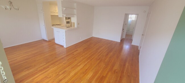 Foto del edificio - 458 Hayworth Ave