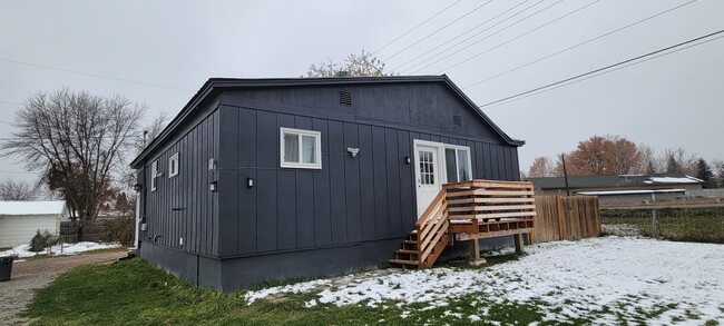 Building Photo - House for Rent